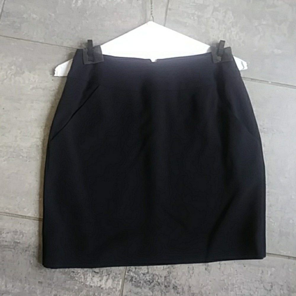 DONNA KARAN DARK NAVY WOOL SKIRT, 2